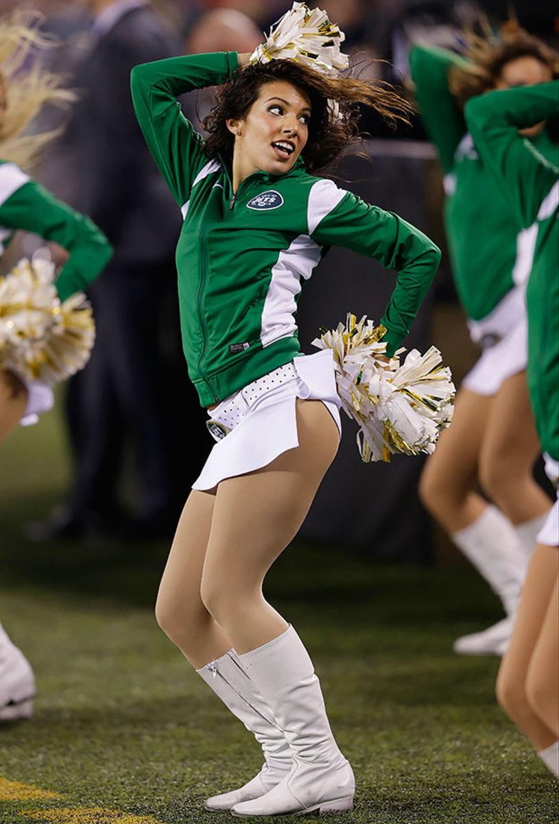 New-York-Jets-Flight-Crew-cheerleaders-AP_125888403174.jpg