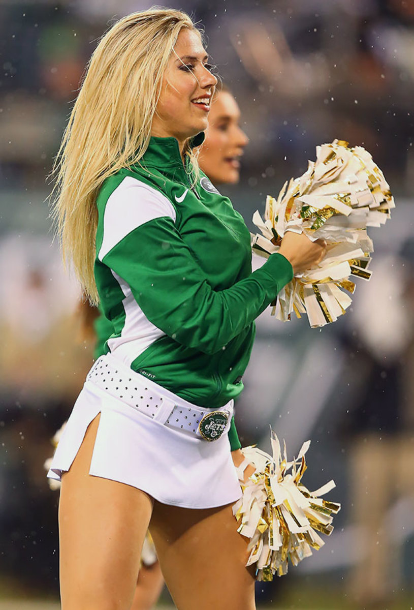 New-York-Jets-Flight-Crew-cheerleaders-CGV_111215344_Jets_Bills.jpg