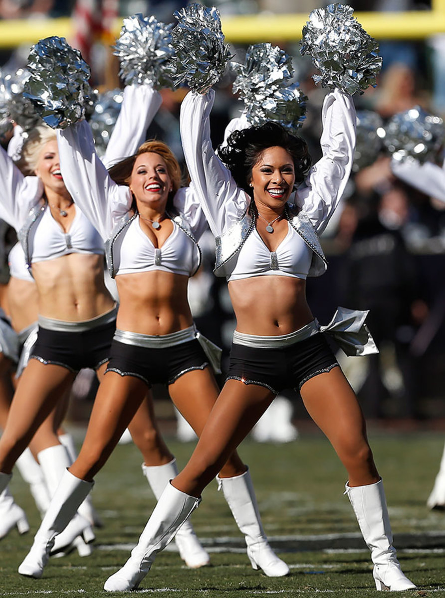 Oakland-Raiders-Raiderettes-cheerleaders-AP_365849710943.jpg