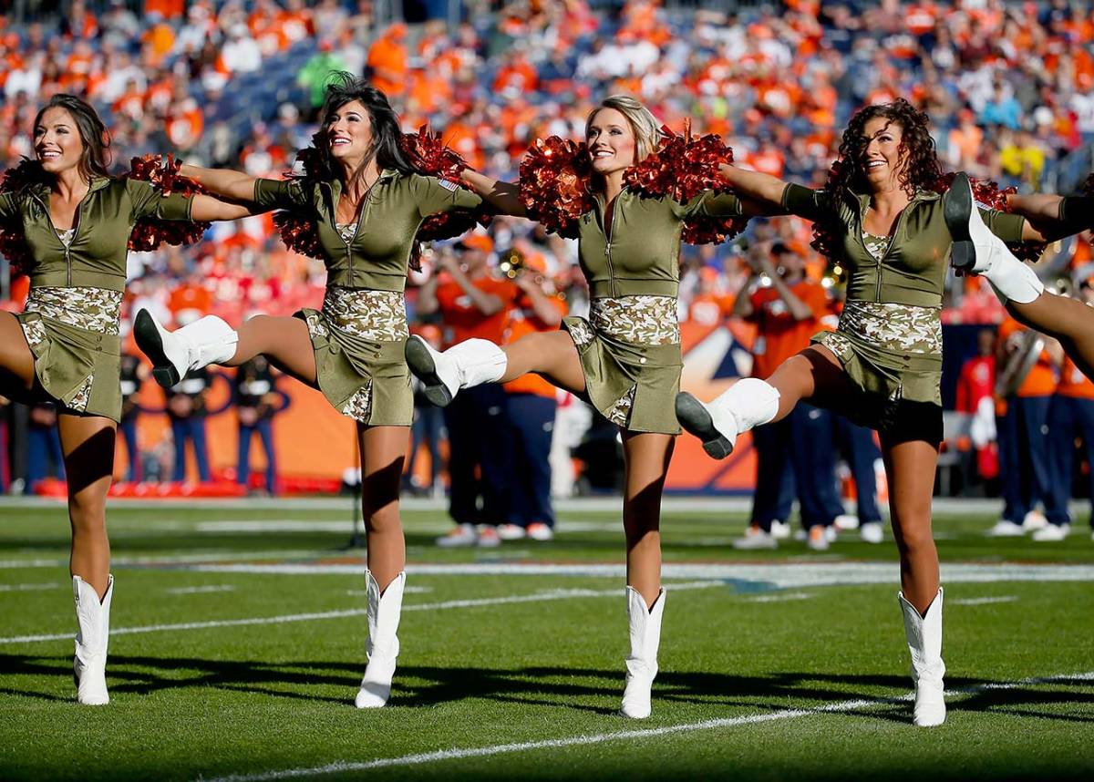 Denver-Broncos-cheerleaders-AP_101479330915.jpg