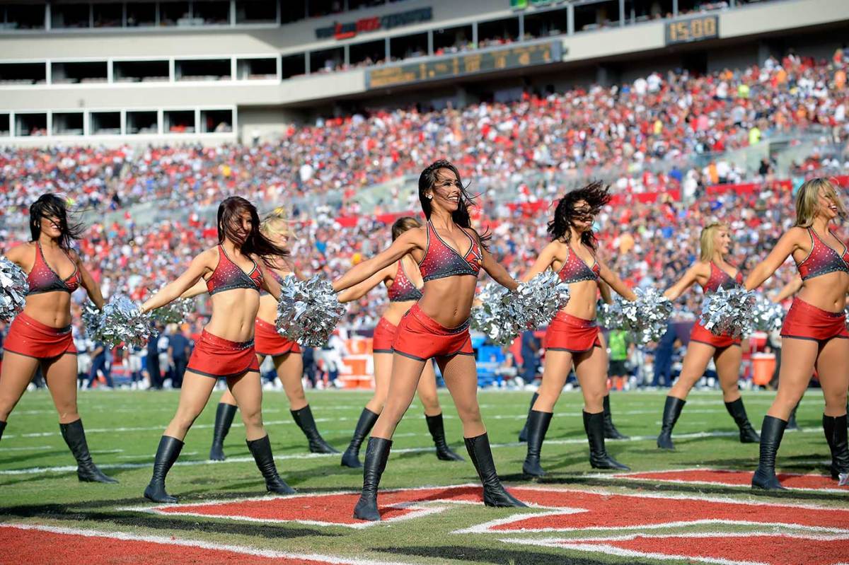 Tampa-Bay-Buccaneers-cheerleaders-AP_832631374176.jpg