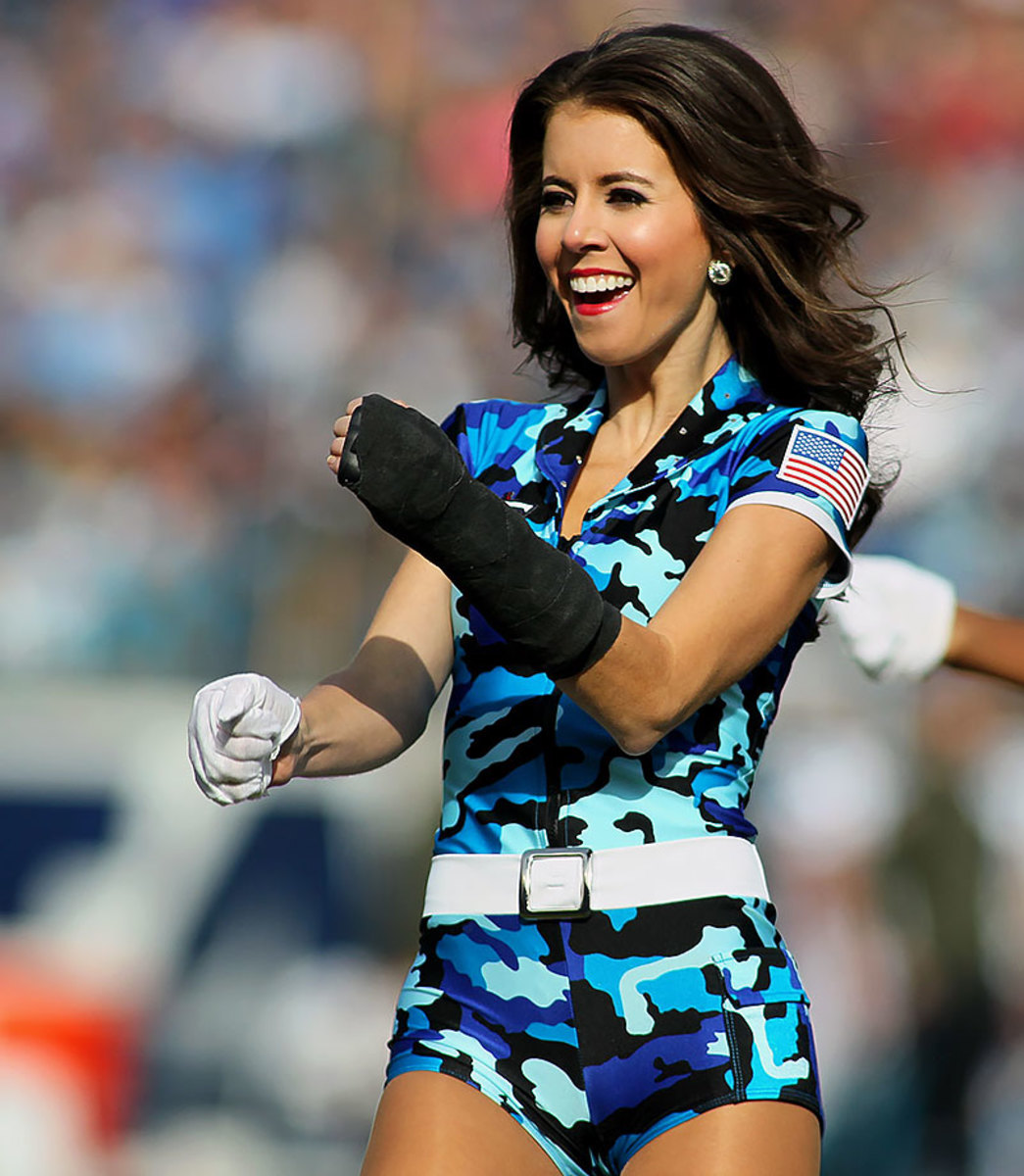 Tennessee-Titans-cheerleaders-408151115_Panthers_Titans_033.jpg