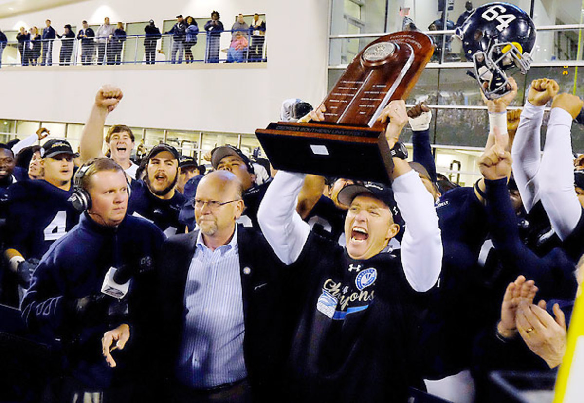 willie-fritz-georgia-southern-sun-belt-trophy.jpg