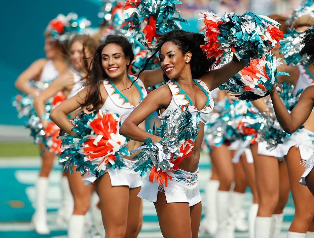 Miami-Dolphins-cheerleaders-AP_615847670897.jpg