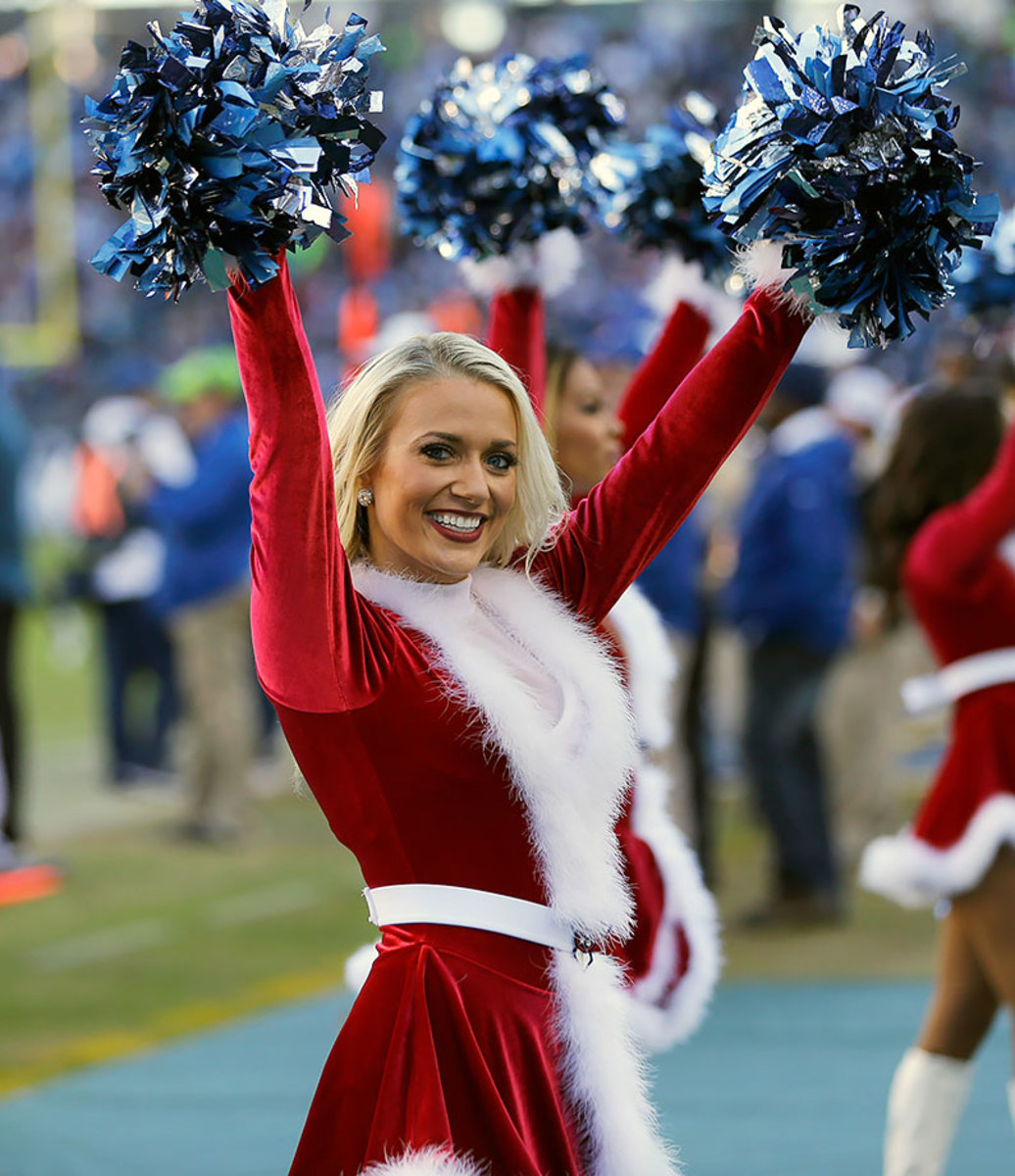 Tennessee-Titans-cheerleaders-AP_760668235842.jpg