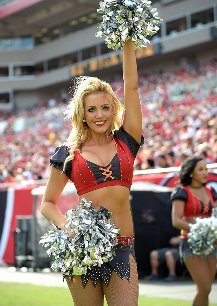 Tampa-Bay-Buccaneers-cheerleaders-AP_432803604513.jpg