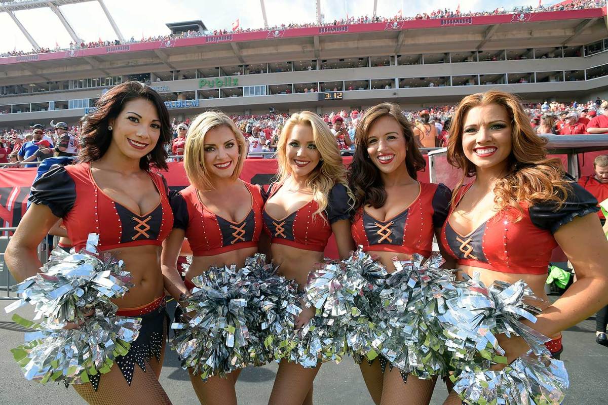 Tampa-Bay-Buccaneers-cheerleaders-AP_354805437113.jpg