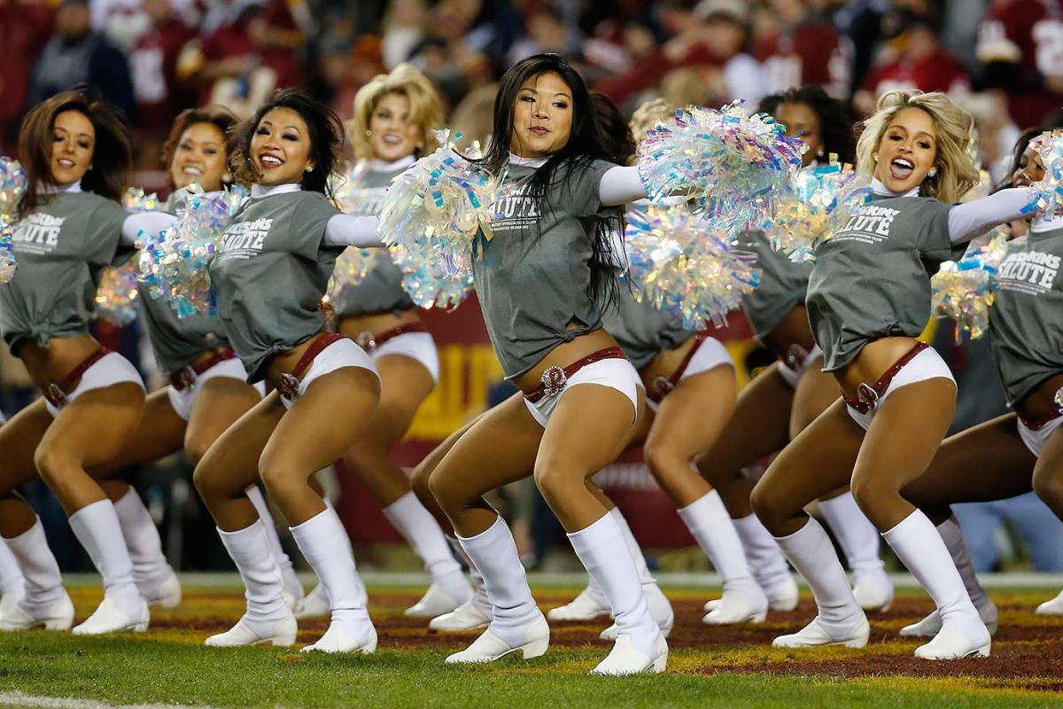 Washington-Redskins-cheerleaders-AP_338916134462.jpg