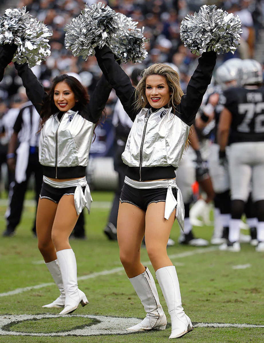 Oakland-Raiders-Raiderettes-cheerleaders-AP_708143811821.jpg