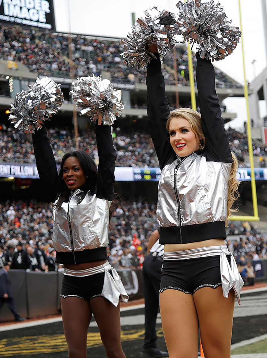 Oakland-Raiders-Raiderettes-cheerleaders-AP_262024204822.jpg
