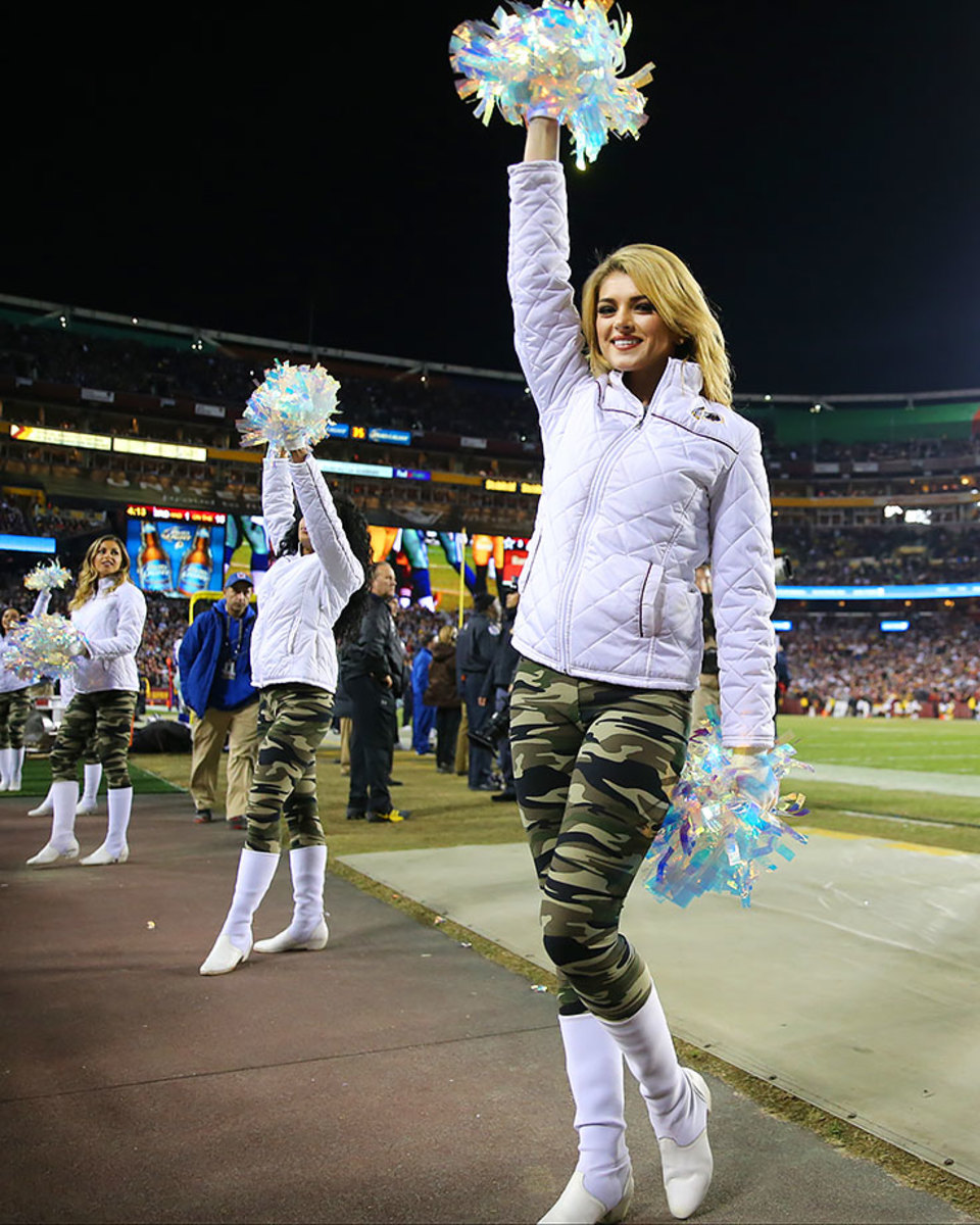 Washington-Redskins-cheerleaders-BEA_3692A.jpg