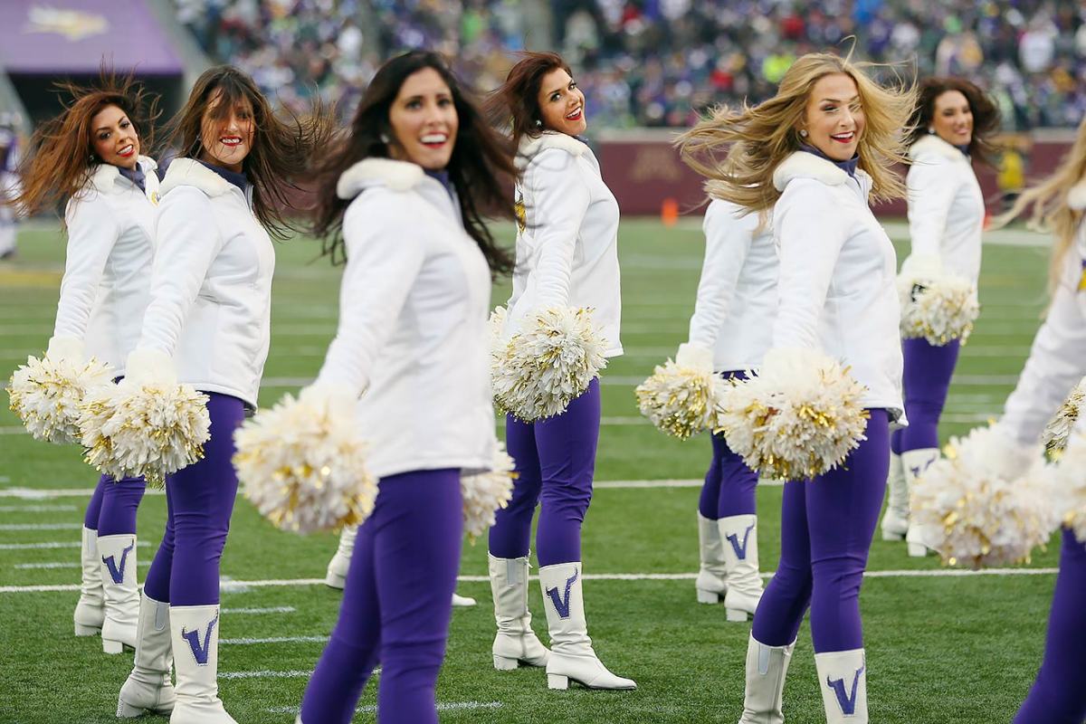 Minnesota-Vikings-cheerleaders-25215120636_Seahawks_at_Vikings.jpg
