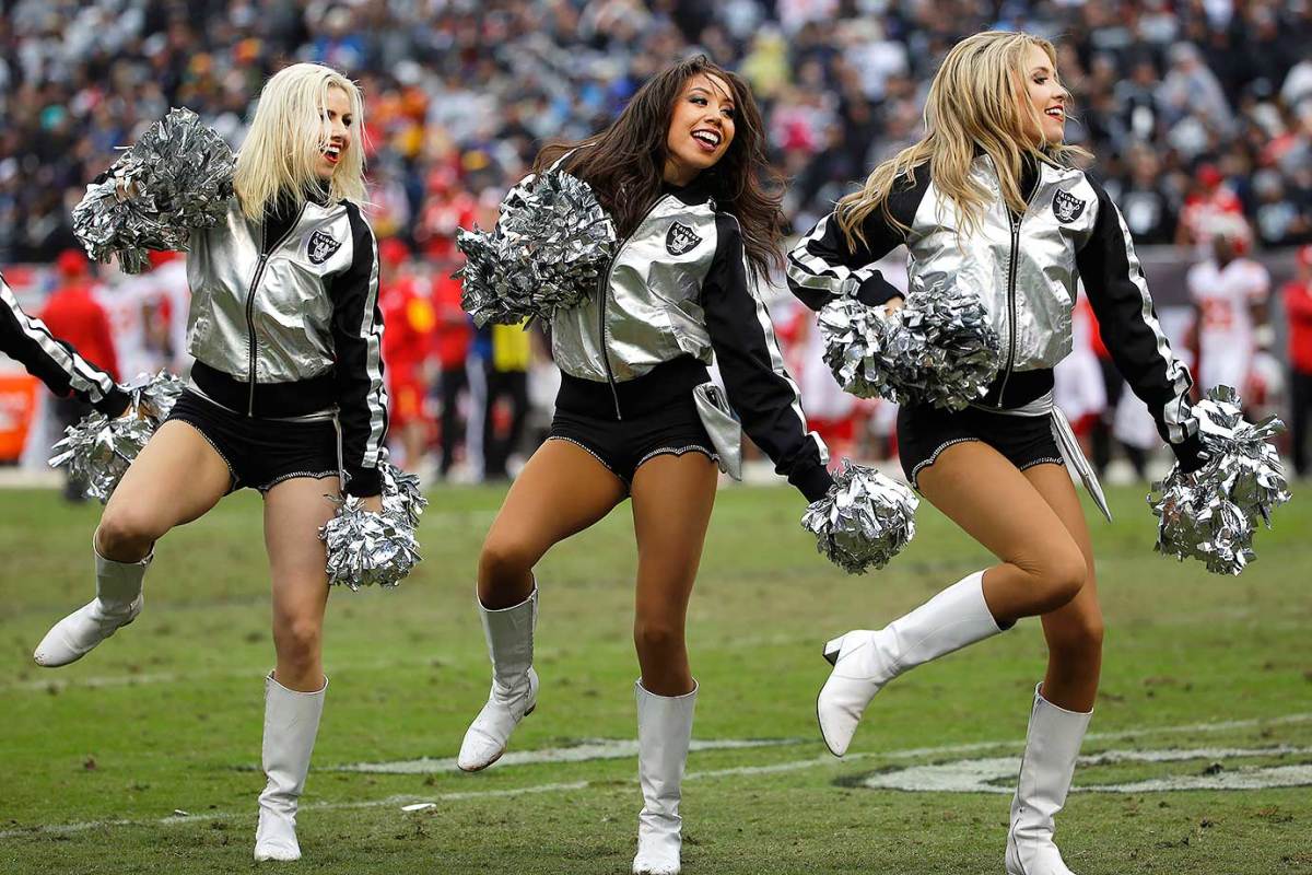 Oakland-Raiders-Raiderettes-cheerleaders-AP_749038282965.jpg