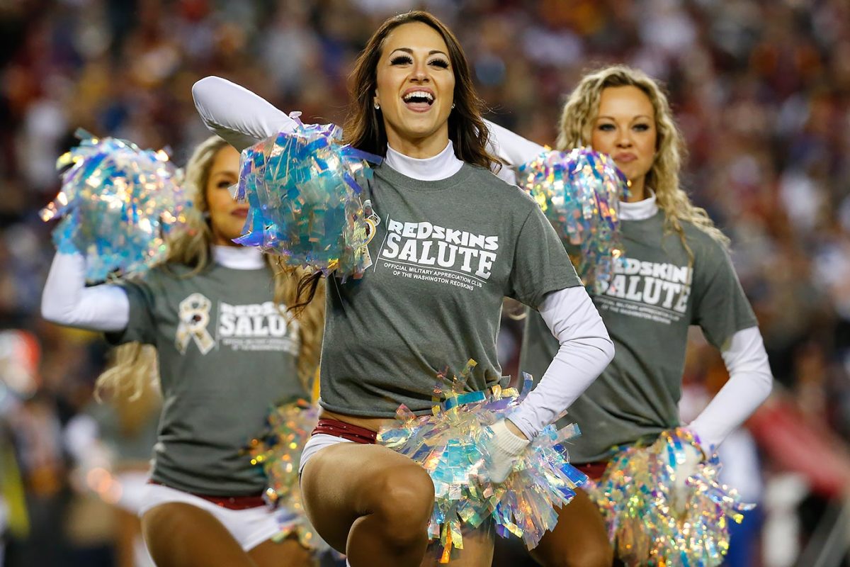Washington-Redskins-cheerleaders-AP_129058222461.jpg