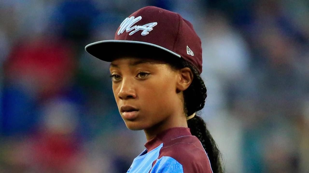 Mo ne Davis Asks College To Reinstate Player Dismissed For Tweet 