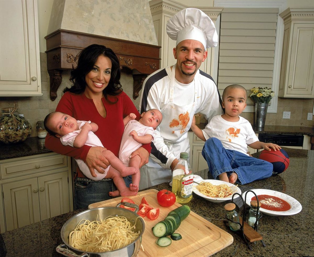 2001-jason-kidd-family-kitchen-001245705.jpg