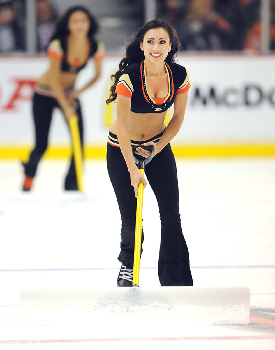 Anaheim-Ducks-Power-Players-Ice-Girls-506152005008_Stars_at_Ducks.jpg
