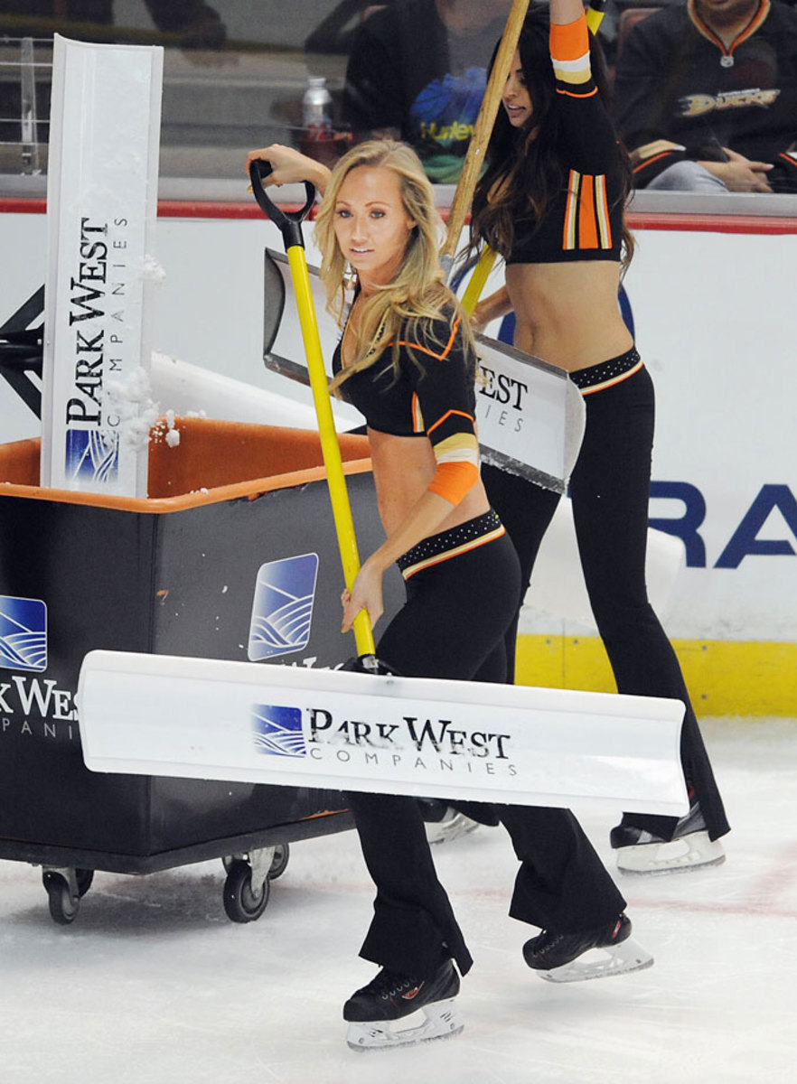 Anaheim-Ducks-Power-Players-Ice-Girls-506142196028_Coyotes_at_Ducks.jpg