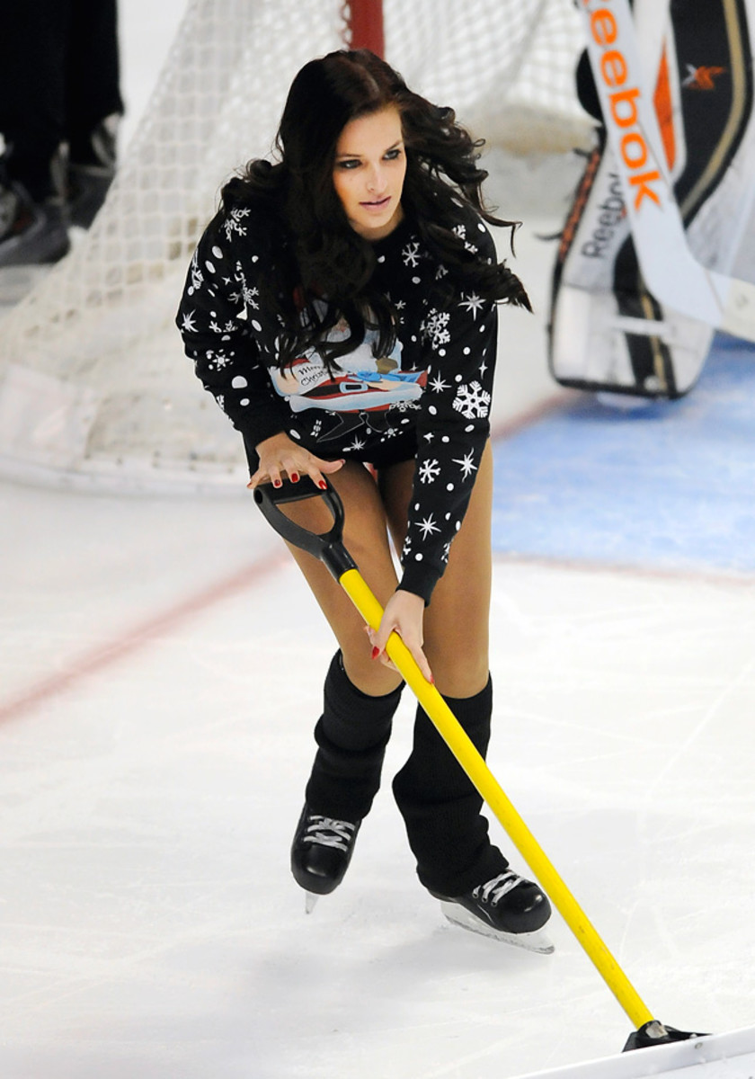 Anaheim-Ducks-Power-Players-Ice-Girls-50614200004_Sharks_at_Ducks.jpg