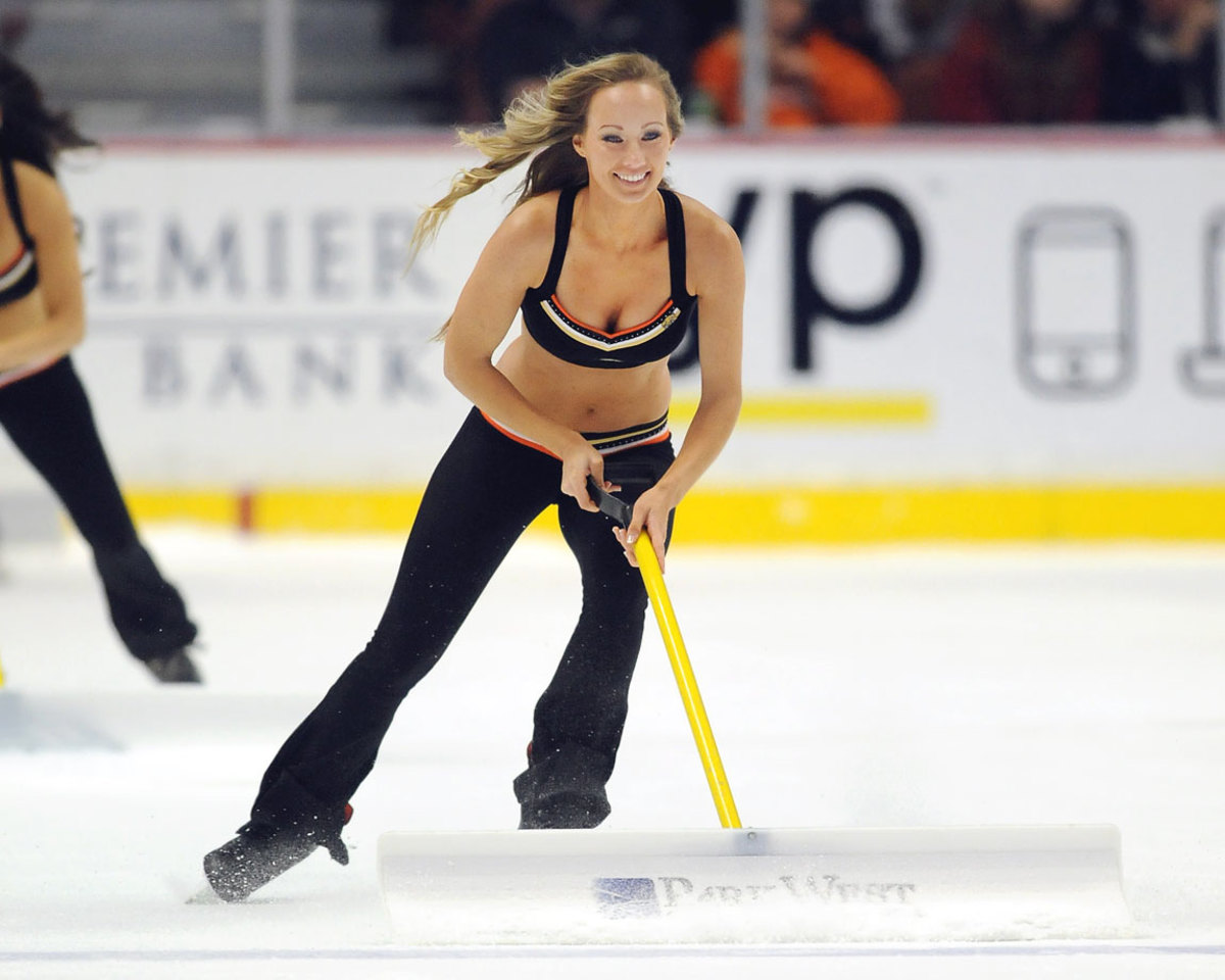 Anaheim-Ducks-Power-Players-Ice-Girls-50615105040_Senators_at_Ducks.jpg