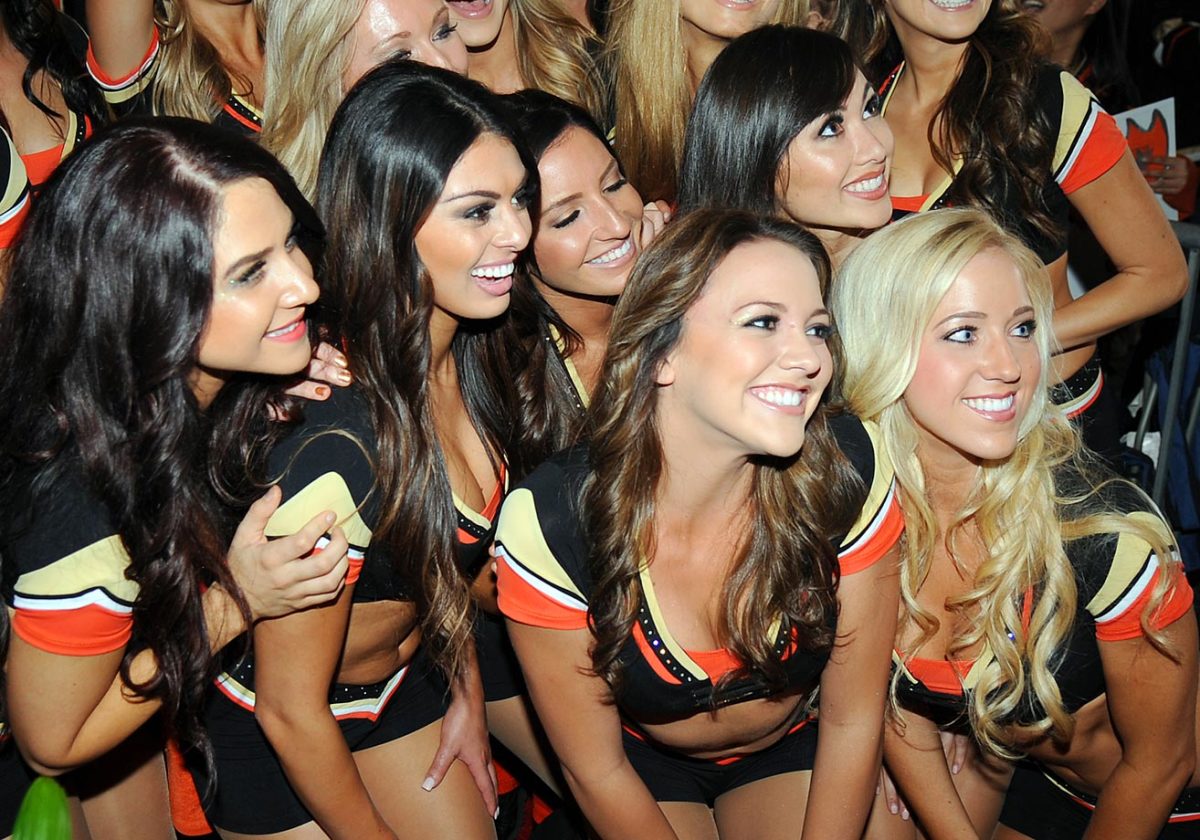 Anaheim-Ducks-Power-Players-Ice-Girls-50614205006_Wild_at_Ducks.jpg