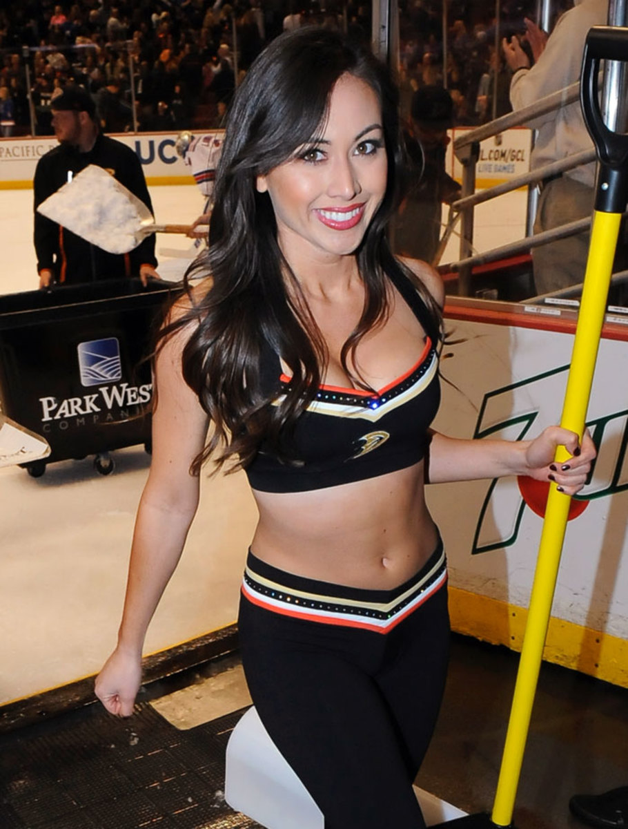 Anaheim-Ducks-Power-Players-Ice-Girls-50615010512_Rangers_at_Ducks.jpg