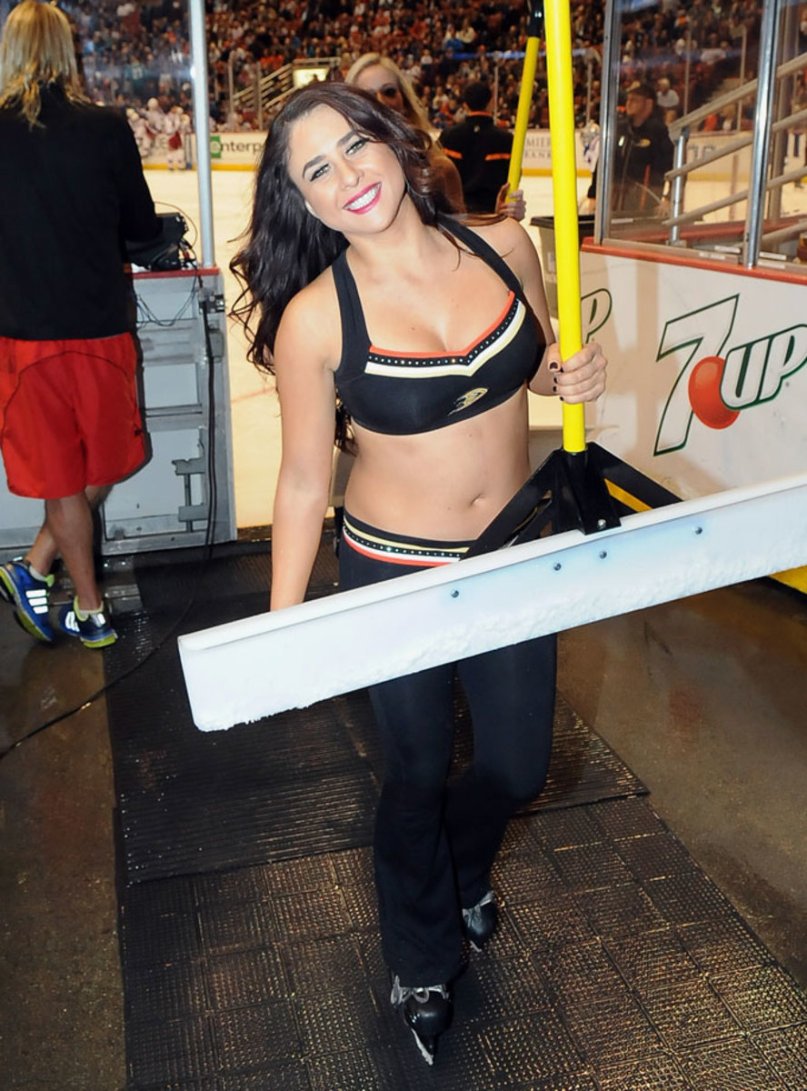 Anaheim-Ducks-Power-Players-Ice-Girls-50615010501_Rangers_at_Ducks.jpg