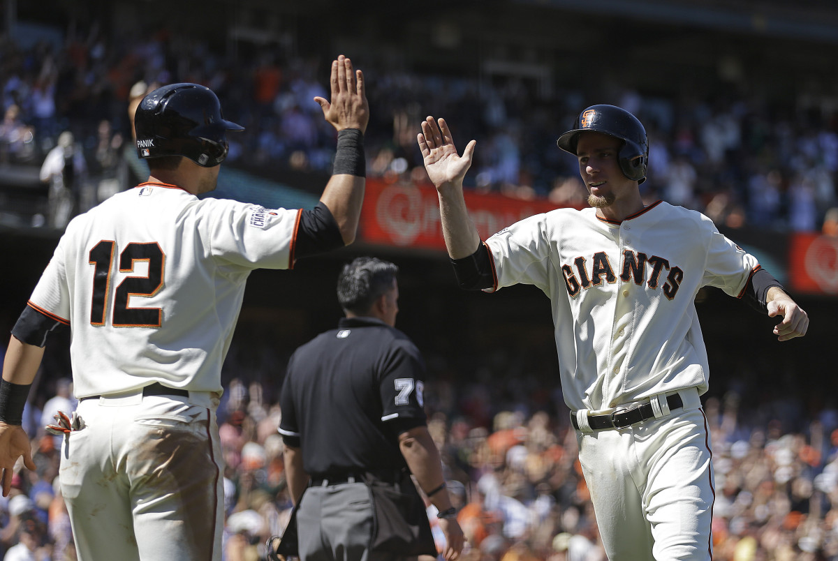 Giants hit 4 triples for 1st time since '60, beat Pads 138 Sports