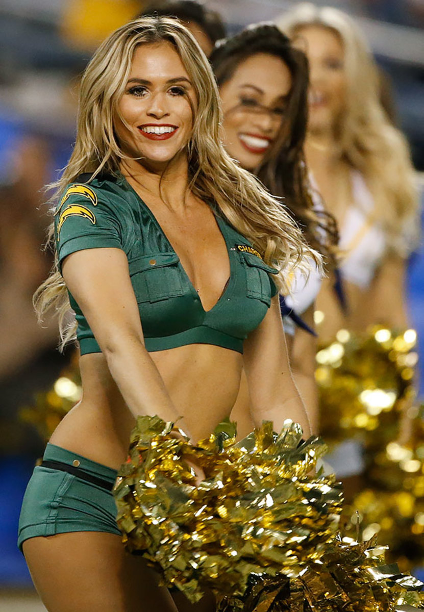 San-Diego-Charger-Girls-cheerleaders-AP_109374545271.jpg