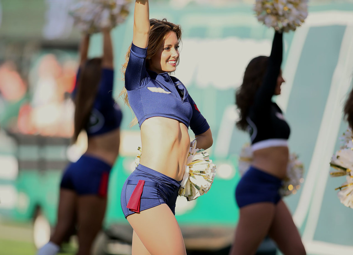 New-York-Jets-Flight-Crew-cheerleaders-CIF2015110835_Jaguars_at_Jets.jpg