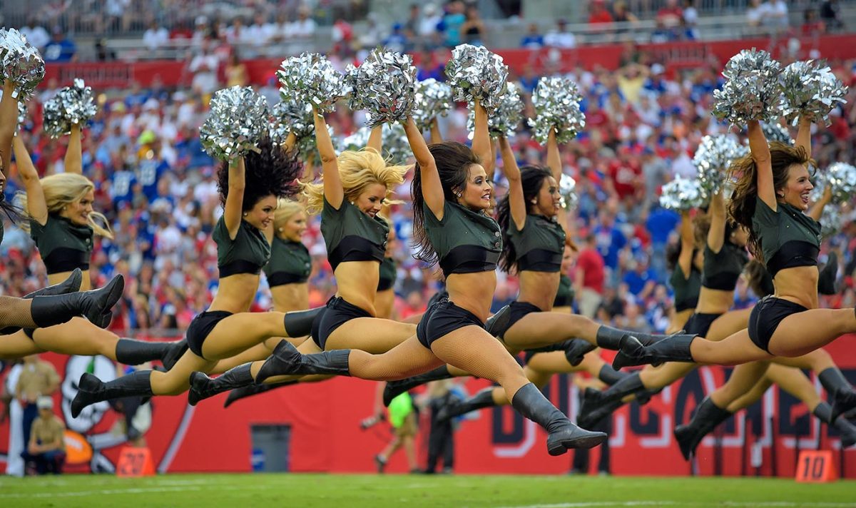 Tampa-Bay-Buccaneers-cheerleaders-AP_558129884564.jpg