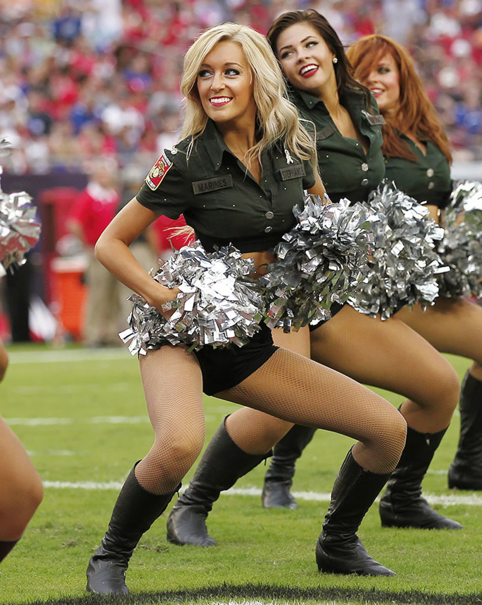 Tampa-Bay-Buccaneers-cheerleaders-CCX_11082015_0509_NYG_v_TBB.jpg