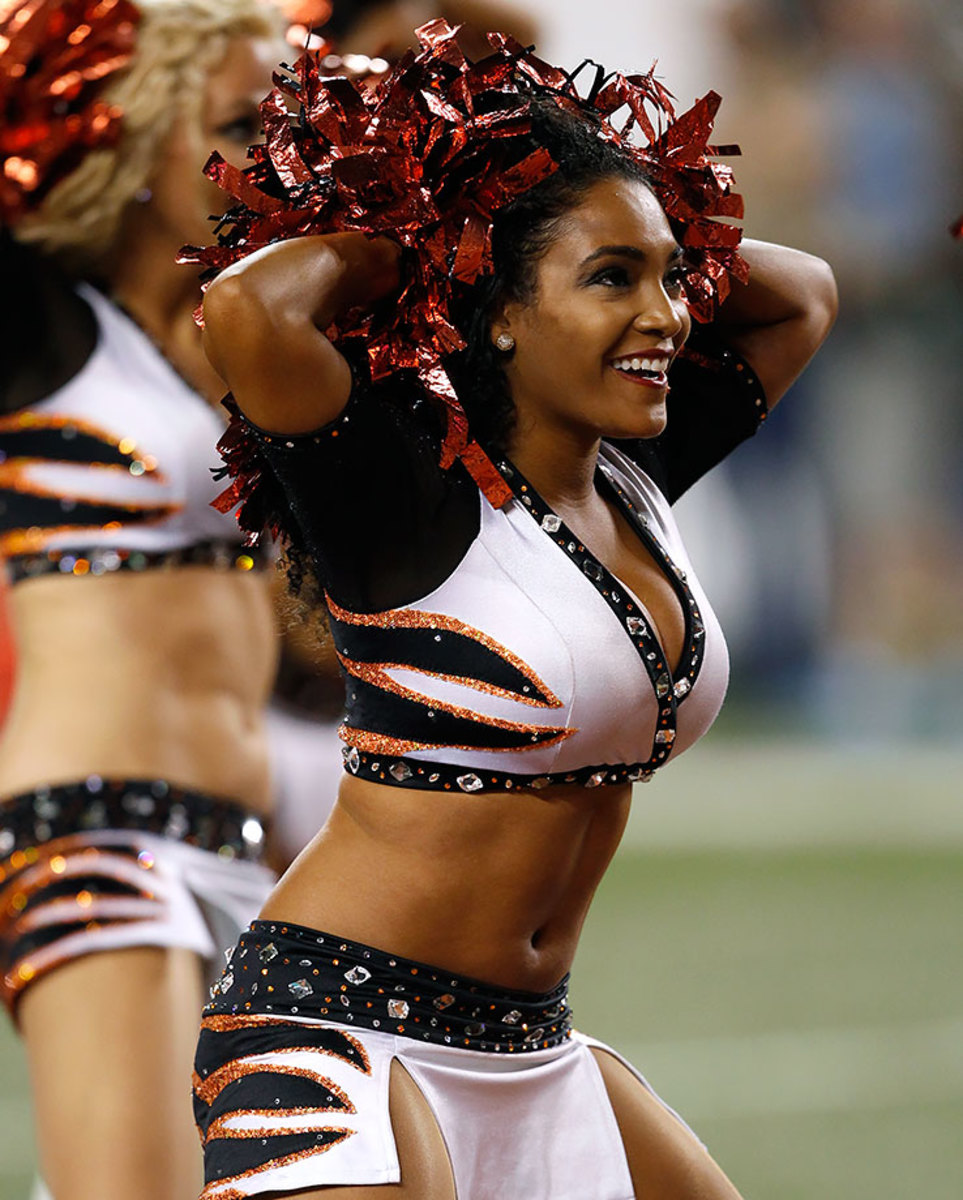 Cincinnati-Bengals-Ben-Gals-cheerleaders-AP_65940459880.jpg