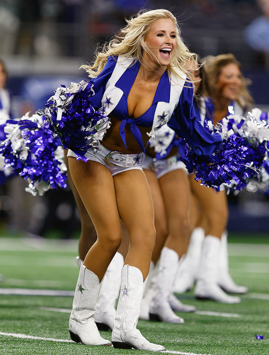 Dallas-Cowboys-cheerleaders-CEY1511081324_Eagles_AT_Cowboys.jpg
