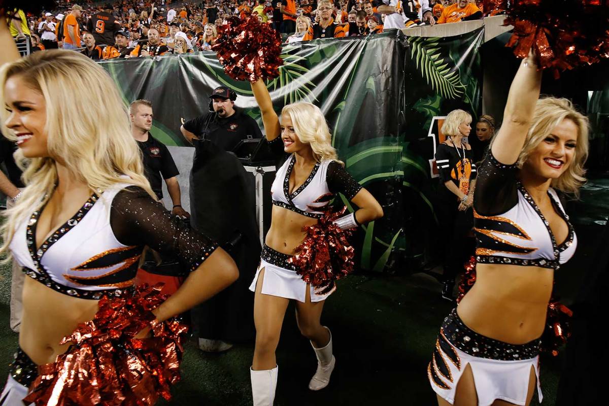 Cincinnati-Bengals-Ben-Gals-cheerleaders-AP_398959747886.jpg