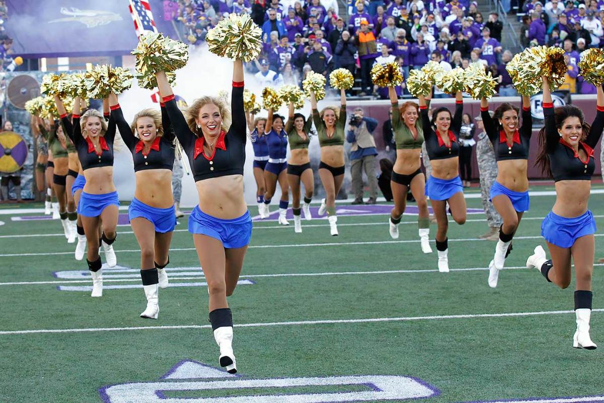 Minnesota-Vikings-cheerleaders-AP_195580797885.jpg