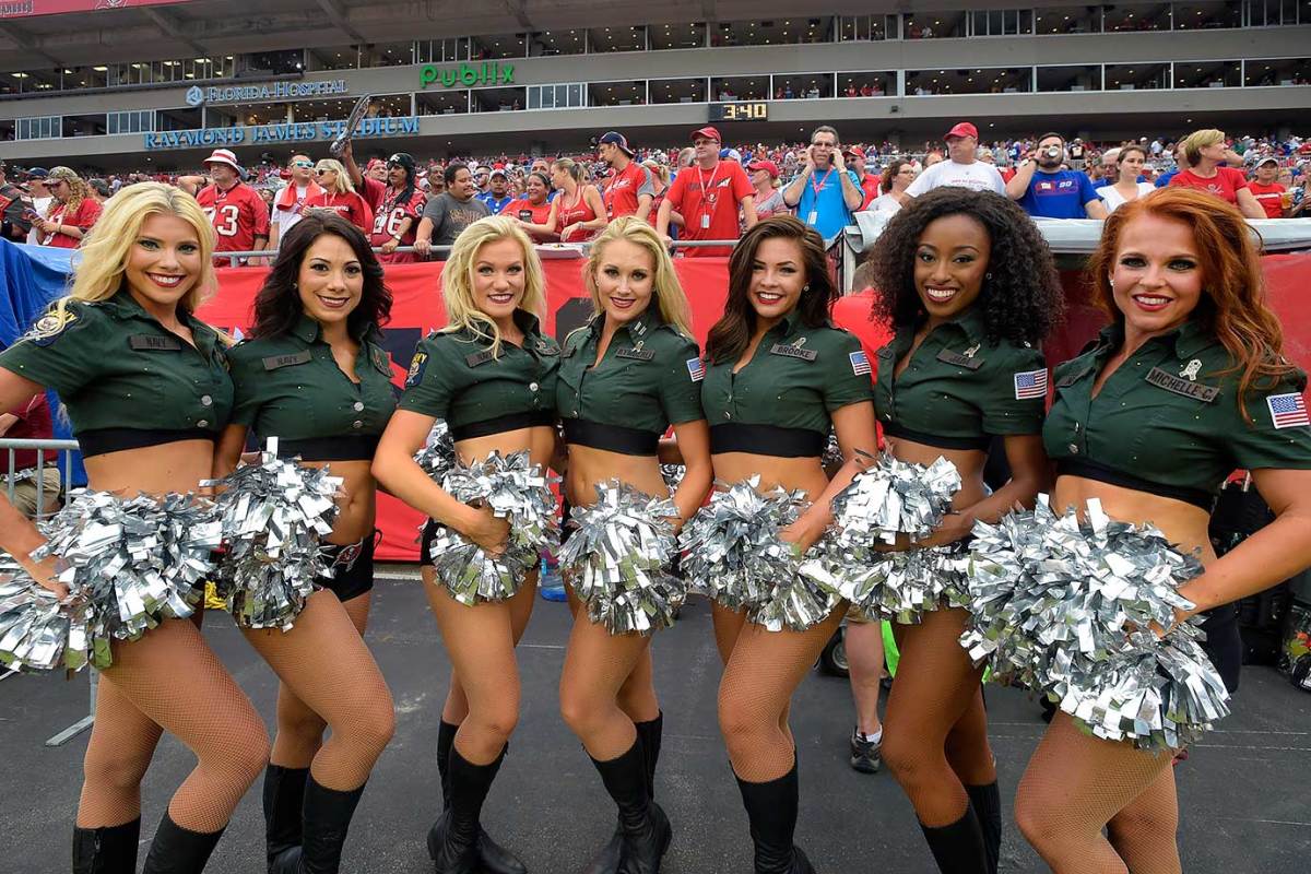 Tampa-Bay-Buccaneers-cheerleaders-AP_692863310738.jpg