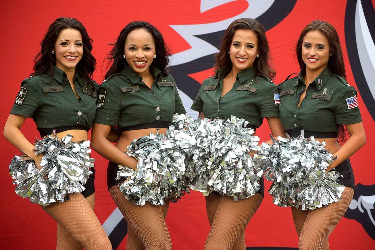 Tampa-Bay-Buccaneers-cheerleaders-AP_897359617048.jpg