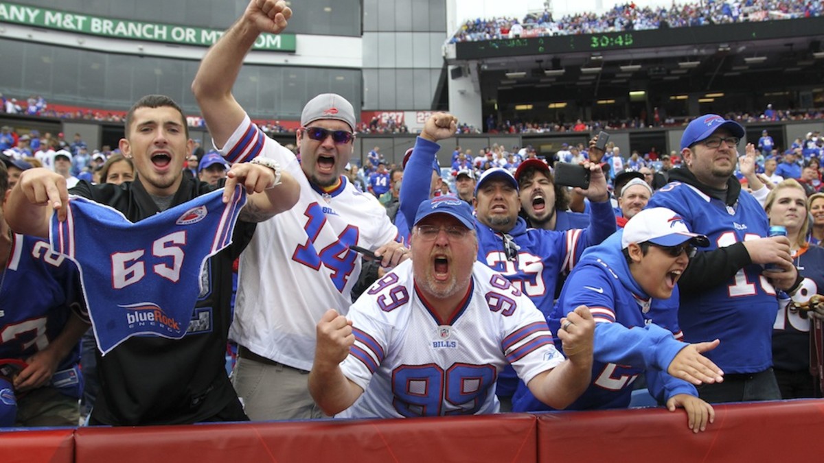Buffalo Bills fan plays dizzy bat, faceplants against bus Sports