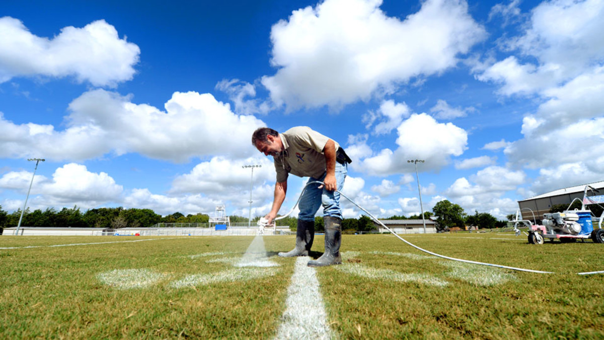 Referee targeting in San Antonio high school football game video