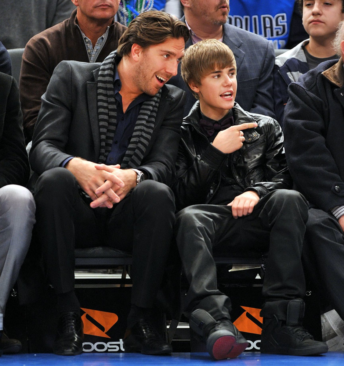 2011-0202-Justin-Bieber-Henrik-Lundqvist.jpg