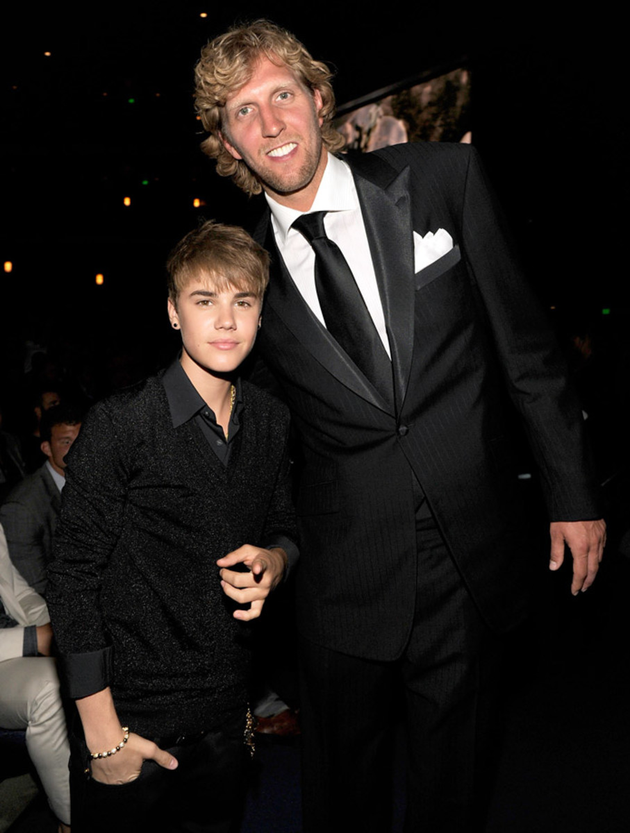 2011-0713-Justin-Bieber-Dirk-Nowitzki.jpg