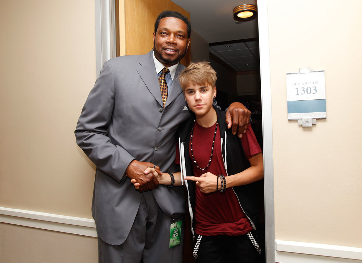 2011-0609-Justin-Bieber-Sam-Perkins.jpg