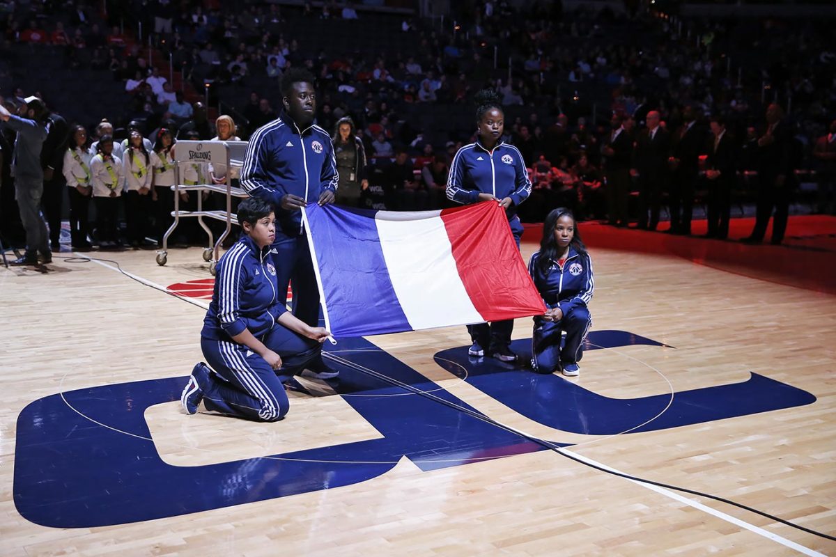 Washington-Wizards-honor-Paris-victims.jpg