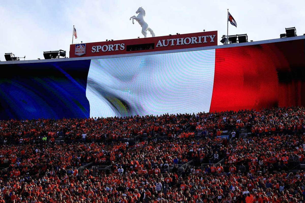 Denver-Broncos-jumbotron-honor-Paris-victims.jpg