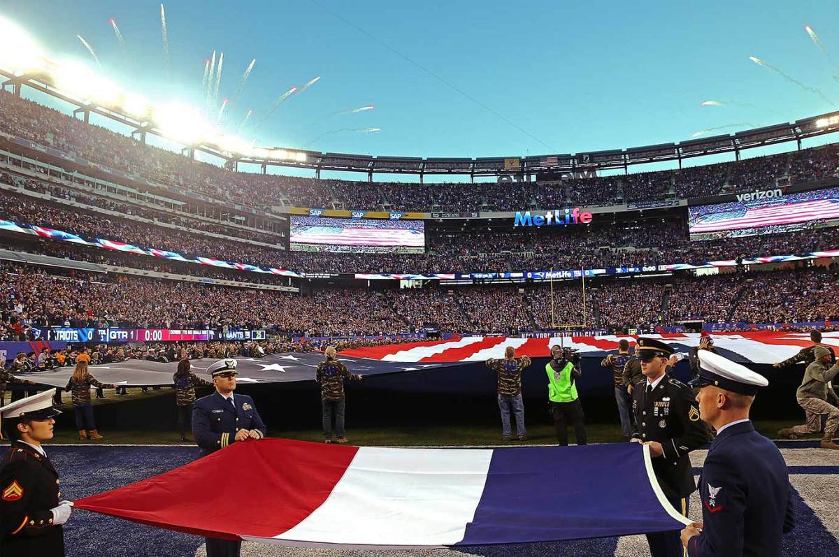 New-York-Giants-honor-Paris-victims.jpg