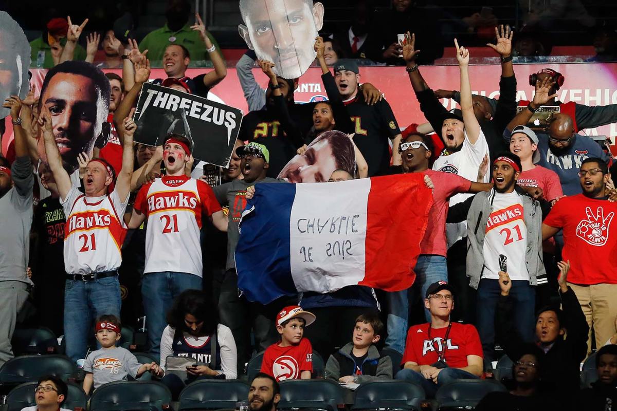 Atlanta-Hawks-fans-French-flag.jpg