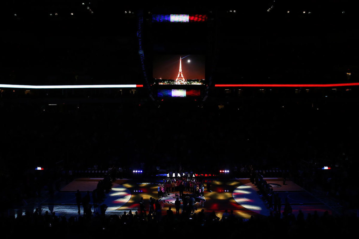 Minnesota-Timberwolves-Memphis-Grizzlies-honor-Paris-victims.jpg