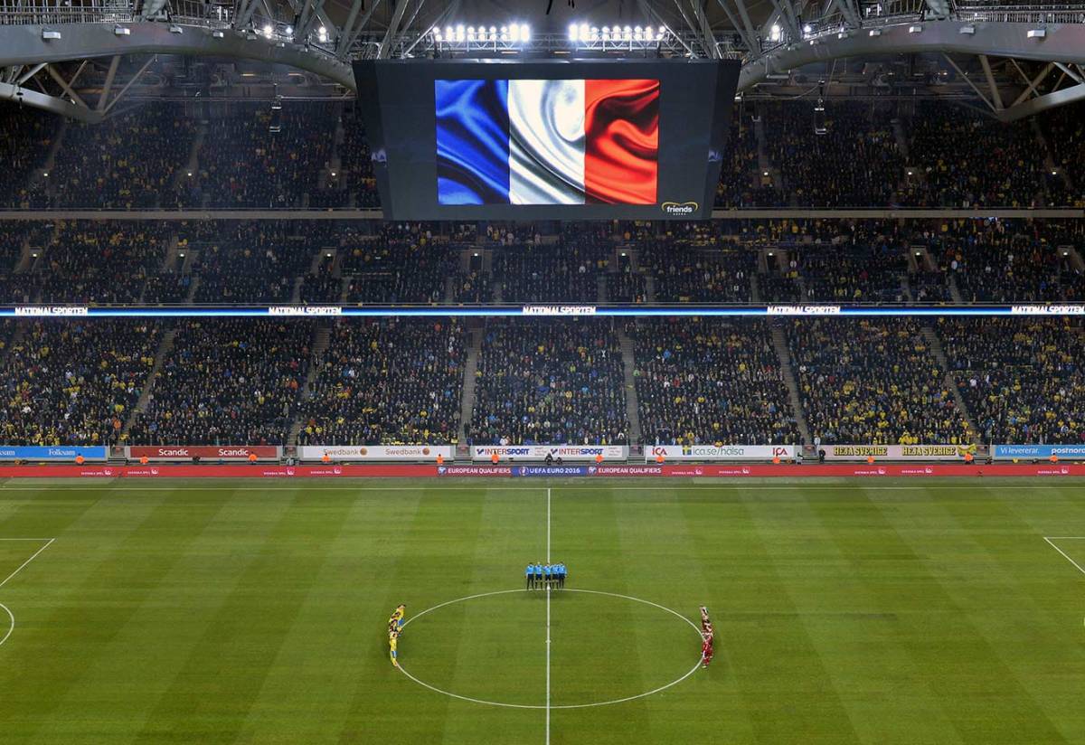 Sweden-vs-Denmark-Friends-Arena-jumbotron-French-flag.jpg