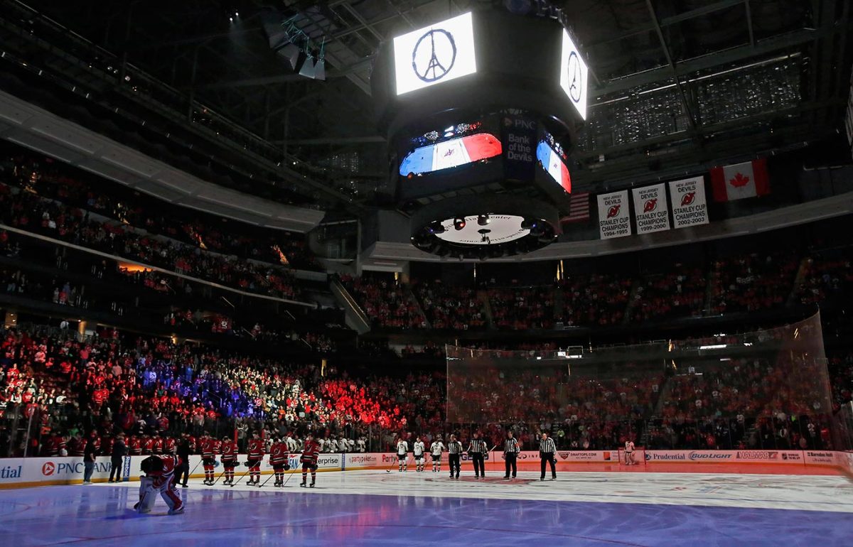 New-Jersey-Devils-Pittsburgh-Penguins-honor-Paris-victims.jpg